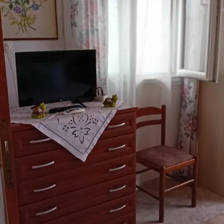 Traditional Trikeri Escape House